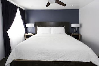 1 Bedroom Queen Suite with Kitchen