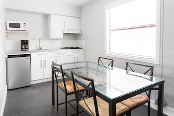 Double Queen With Kitchen