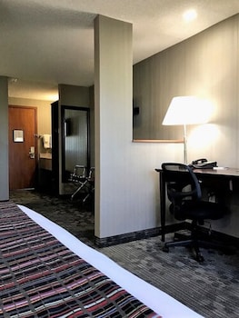 Suite, 1 King Bed, Non Smoking