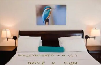 Standard Room, 1 King Bed, Beachfront