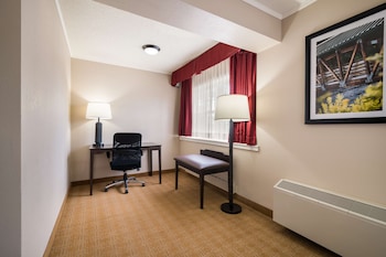 Standard Room, 1 Queen Bed, Non Smoking, Refrigerator