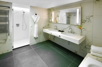 Suite, 1 King Bed, Balcony (Prestige)