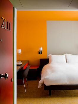 Suite, 1 King Bed, Balcony (Prestige)