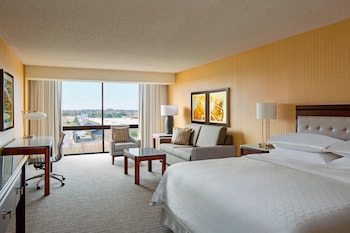 Junior Suite, 1 King Bed with Sofa bed