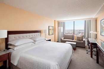 Club Room, 1 King Bed with Sofa bed