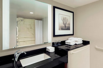 Room, 1 King Bed (Mobility Accessible, Tub)