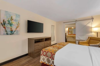 Standard Room, 1 Queen Bed, Accessible, Bathtub
