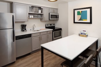 Studio, 1 Queen Bed with Sofa bed (Mobility Accessible, Roll-In Shower)