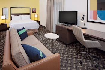 Studio, 1 Queen Bed with Sofa bed (Mobility Accessible, Roll-In Shower)