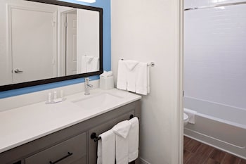 Studio, 1 Queen Bed with Sofa bed (Mobility Accessible, Roll-In Shower)