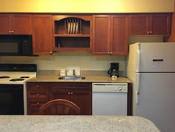 Deluxe Studio Suite, 1 Queen Bed, Non Smoking