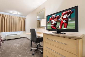 Standard Room, 1 King Bed (Roll-In Shower, Smoke Free)