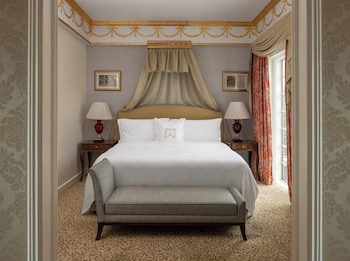 Club Room, 1 King Bed, Smoking