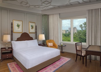Club Room, 1 Queen Bed