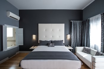 Premier Room, 1 King Bed, Balcony, Garden View