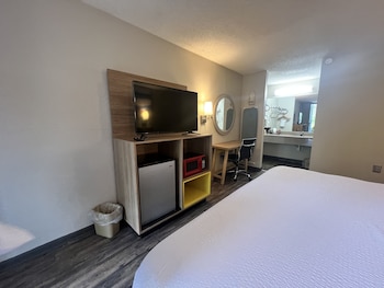 Standard Room, 1 King Bed