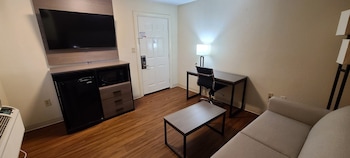 Suite, 1 King Bed, Non Smoking
