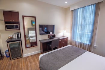 Queen Room - Newly Renovated