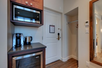 Premium Room, 1 Queen Bed, City View