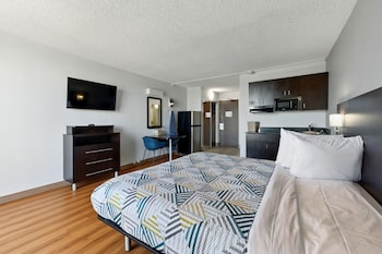 Standard Room, 1 King Bed, Accessible, Non Smoking