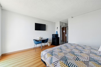Standard Room, 1 King Bed, Accessible, Non Smoking