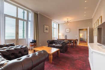 Deluxe Suite, City View