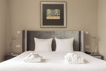 Deluxe Suite, City View