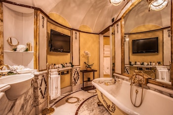 Signature Suite, 1 King Bed (Napoleon Suite