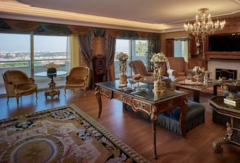 Signature Suite, 1 King Bed (Petronius Suite)