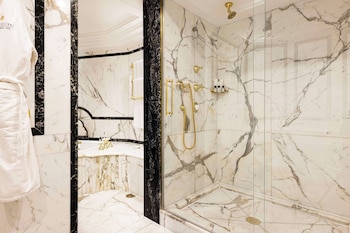 Suite, 1 King Bed (Alcove Suite, Spa/Club Lounge Access)