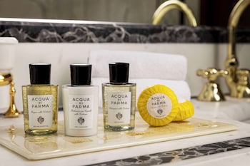 Suite, 1 King Bed (Alcove Suite, Spa/Club Lounge Access)