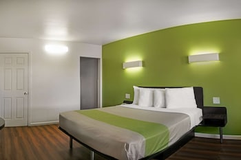 Deluxe Room, 1 Queen Bed, Non Smoking, Refrigerator & Microwave
