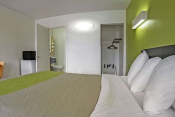 Deluxe Room, 1 King Bed, Non Smoking, Refrigerator & Microwave