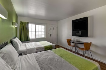 Deluxe Room, 2 Queen Beds, Non Smoking, Refrigerator & Microwave