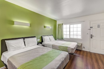 Deluxe Room, 2 Queen Beds, Non Smoking, Refrigerator & Microwave