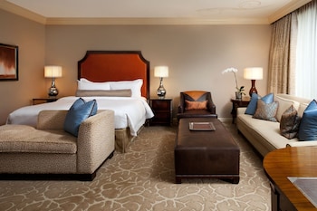 Grand Room, 1 King Bed, Corner
