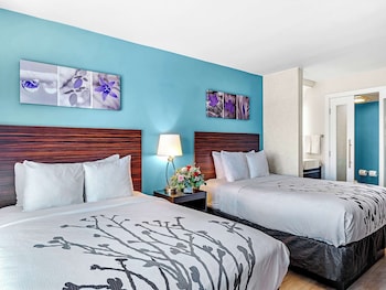 Room, 2 Double Beds (Boulevard View)