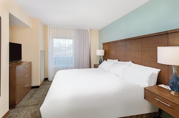 Suite, 1 King Bed, Accessible (Mobility, Roll-In Shower)