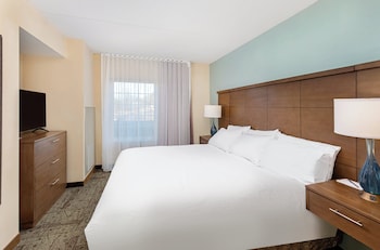Suite, 1 King Bed, Accessible (Mobility, Roll-In Shower)
