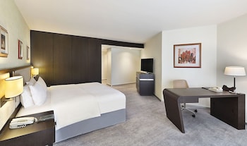 Executive Room, 1 King Bed (Royal)
