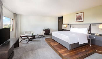 Executive Suite, 1 King Bed (Royal)