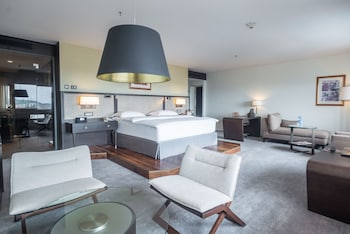 Executive Suite, 1 King Bed (Royal)