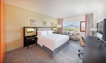Premium Suite, 1 King Bed (Ambassador)
