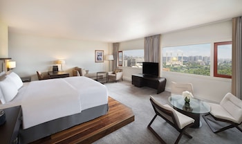 Executive Suite, 1 King Bed (Royal)