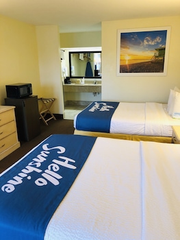 Room, 2 Queen Beds, Non Smoking