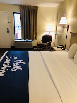 Room, 1 King Bed, Non Smoking