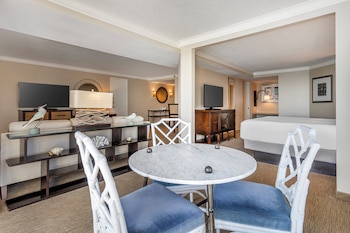 Suite, 1 King Bed, Bay View
