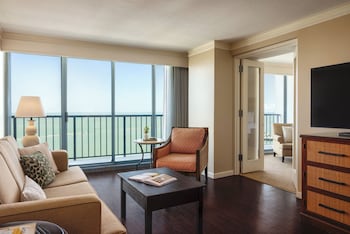 Suite, 1 King Bed (Bayfront Omni Suite)
