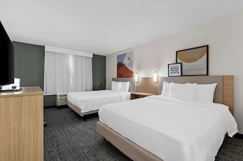 Room, 2 Queen Beds, Accessible, Bathtub (Mobility & Hearing)