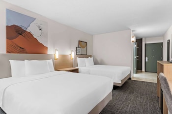 Room, 2 Queen Beds, Accessible (Mobility & Hearing, Roll-in Shower)